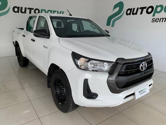 TOYOTA HILUX 2.8 D-4D TURBO DIESEL CD POWER PACK 4X4 MANUAL TOYOTA HILUX 2.8 D-4D TURBO DIESEL CD POWER PACK 4X4 MANUAL